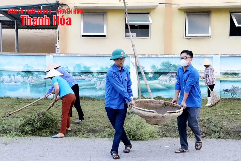Hơn 100 cán bộ, hội viên, đoàn viên ra quân tổng vệ sinh môi trường