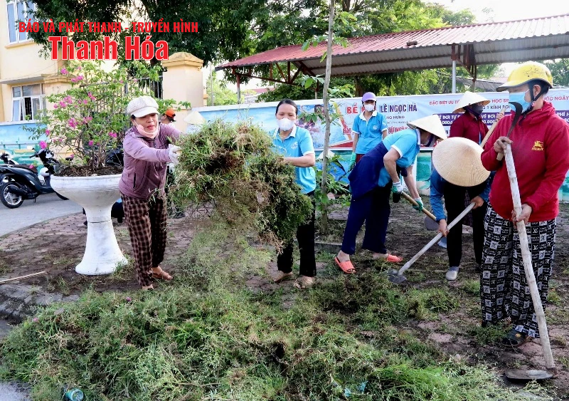 Hơn 100 cán bộ, hội viên, đoàn viên ra quân tổng vệ sinh môi trường