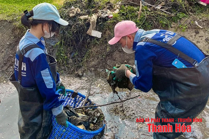 Vẽ bức tranh đẹp về tuổi trẻ giàu khát vọng