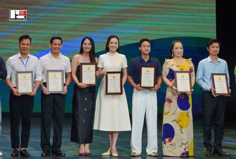 Á hậu Phương Thanh chia sẻ về huy chương đầu tiên trong sự nghiệp diễn xuất