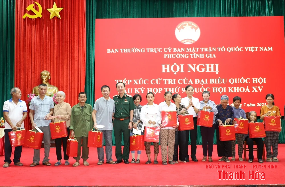 Bộ trưởng Bộ Dân tộc và Tôn giáo Đào Ngọc Dung tiếp xúc cử tri phường Tĩnh Gia