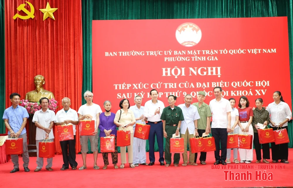 Bộ trưởng Bộ Dân tộc và Tôn giáo Đào Ngọc Dung tiếp xúc cử tri phường Tĩnh Gia