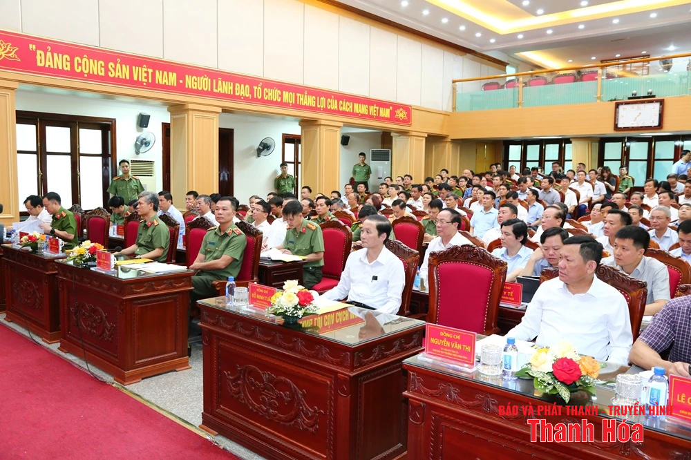 Đối thoại, lắng nghe ý kiến của các doanh nghiệp về công tác bảo đảm an ninh trật tự