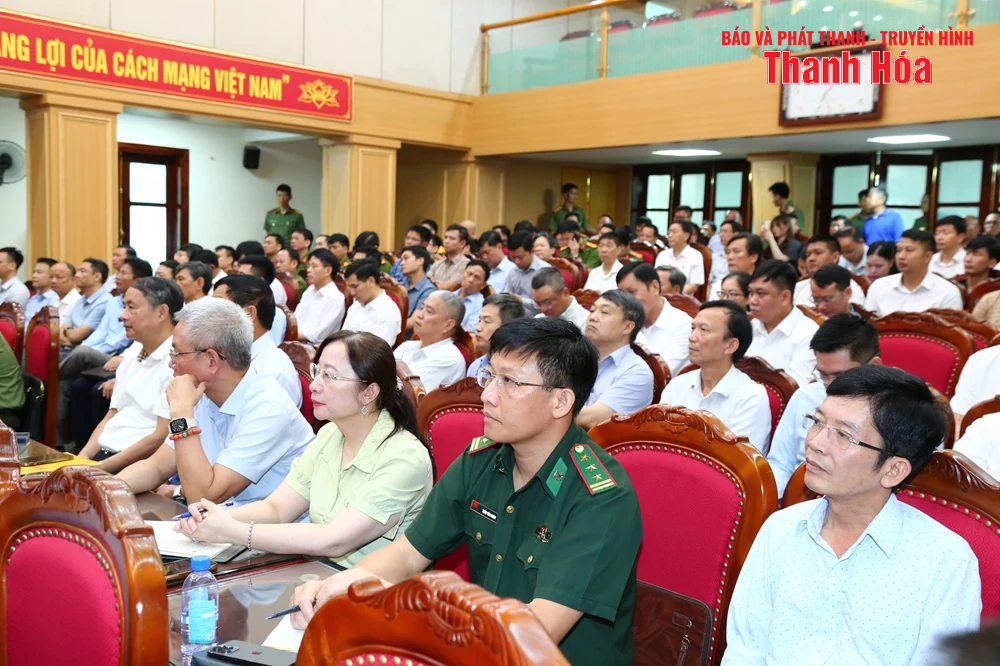 Đối thoại, lắng nghe ý kiến của các doanh nghiệp về công tác bảo đảm an ninh trật tự