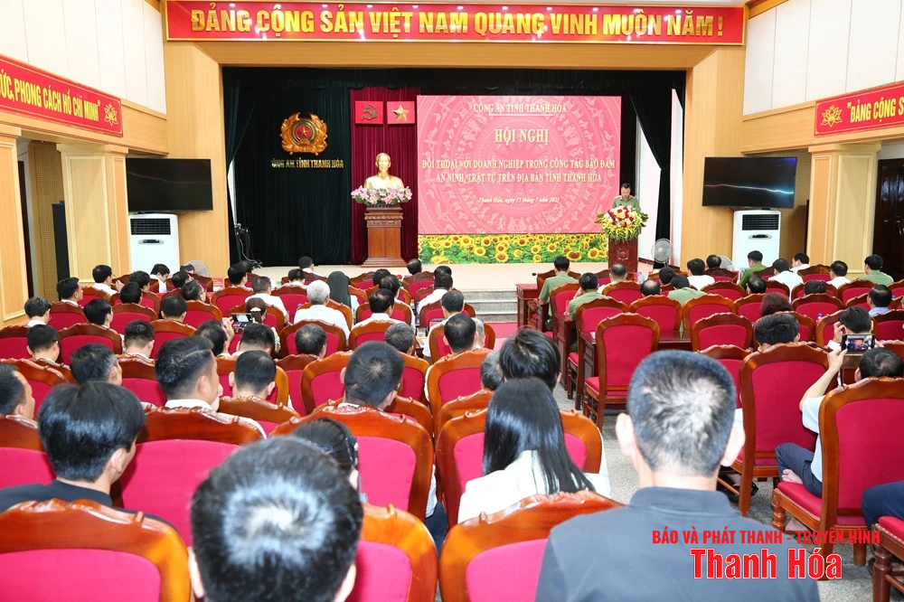 Đối thoại, lắng nghe ý kiến của các doanh nghiệp về công tác bảo đảm an ninh trật tự