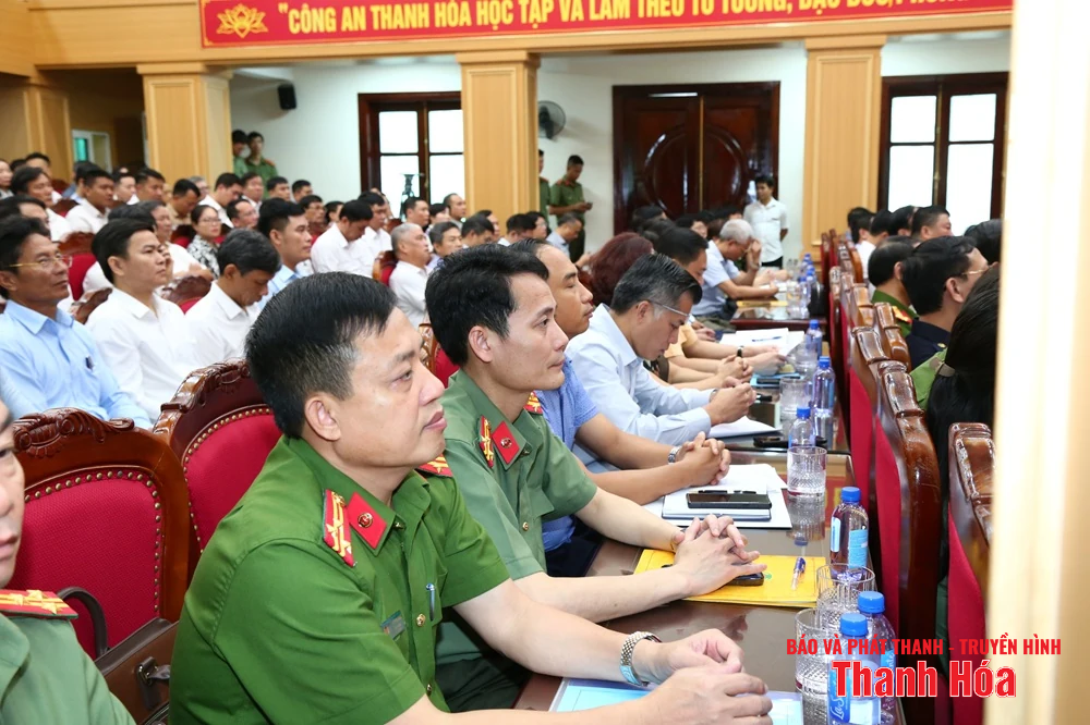 Đối thoại, lắng nghe ý kiến của các doanh nghiệp về công tác bảo đảm an ninh trật tự