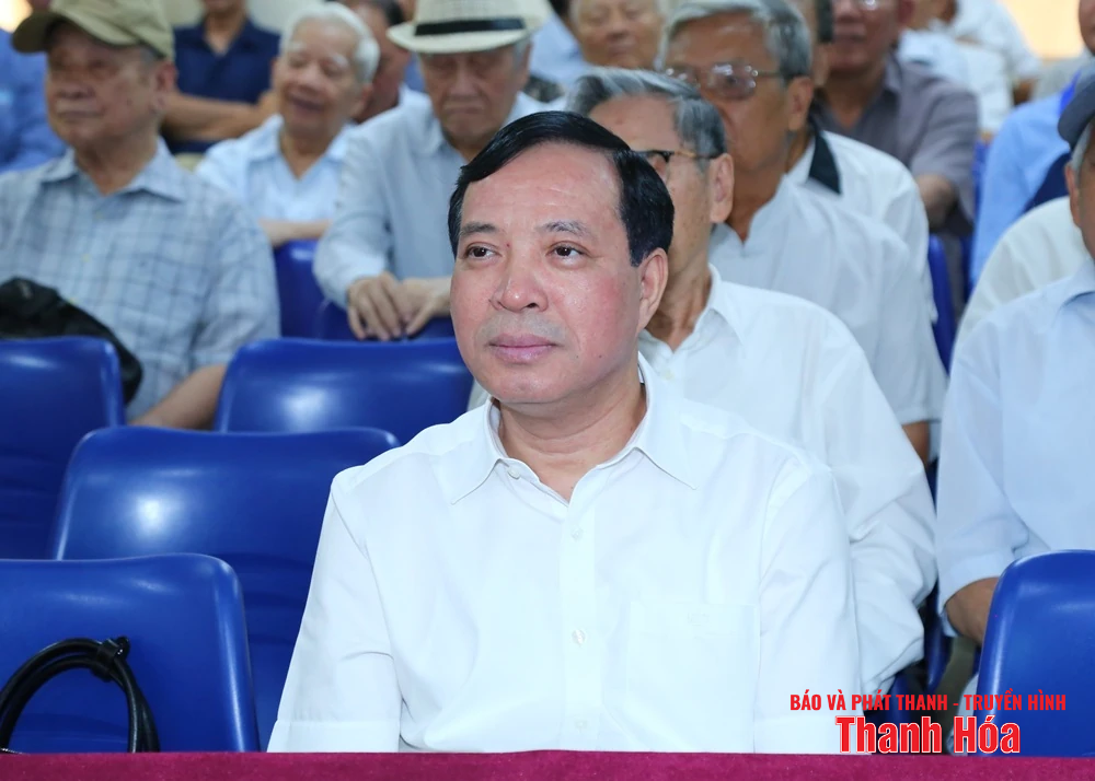 Phó Bí thư Thường trực Tỉnh uỷ Lại Thế Nguyên thăm và nói chuyện với hội viên Câu lạc bộ Hàm Rồng