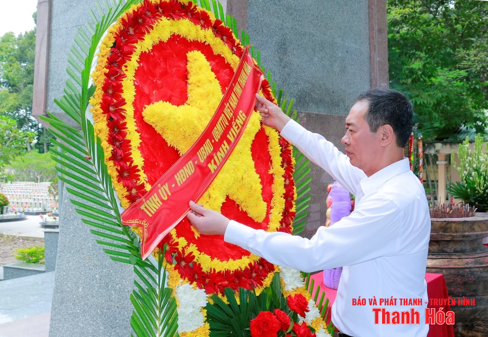 Phó Bí thư Tỉnh ủy, Chủ tịch Ủy ban MTTQ tỉnh Trịnh Tuấn Sinh viếng các nghĩa trang liệt sỹ tỉnh Tây Ninh