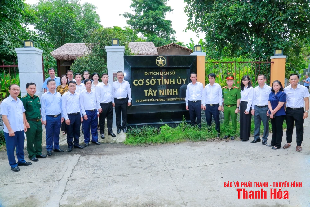 Phó Bí thư Tỉnh ủy, Chủ tịch Ủy ban MTTQ tỉnh Trịnh Tuấn Sinh viếng các nghĩa trang liệt sỹ tỉnh Tây Ninh