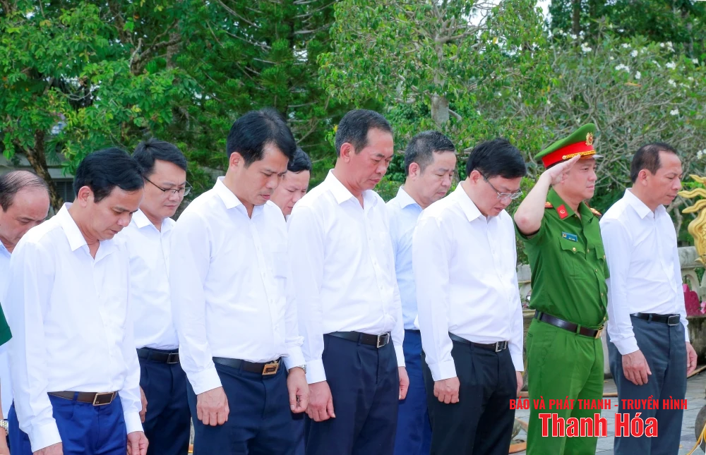 Đoàn đại biểu tỉnh Thanh Hóa viếng các nghĩa trang liệt sỹ tại TP Cần Thơ