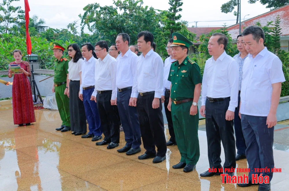 Đoàn đại biểu tỉnh Thanh Hóa viếng các nghĩa trang liệt sỹ tại TP Cần Thơ
