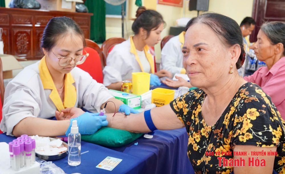 Thu nhận mẫu ADN cho thân nhân liệt sỹ chưa xác định được thông tin tại xã Hoằng Lộc