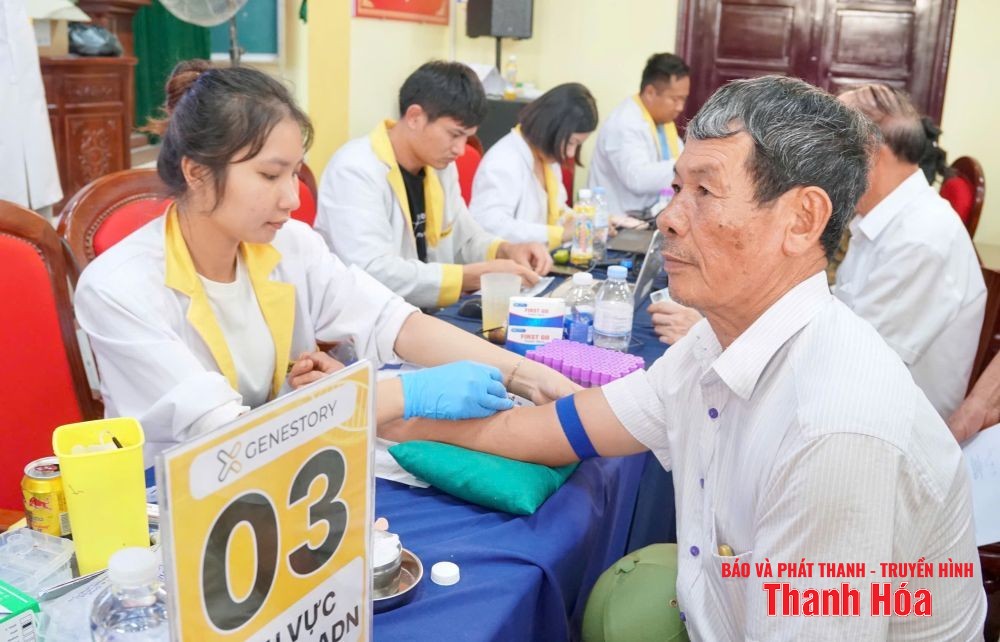 Thu nhận mẫu ADN cho thân nhân liệt sỹ chưa xác định được thông tin tại xã Hoằng Lộc