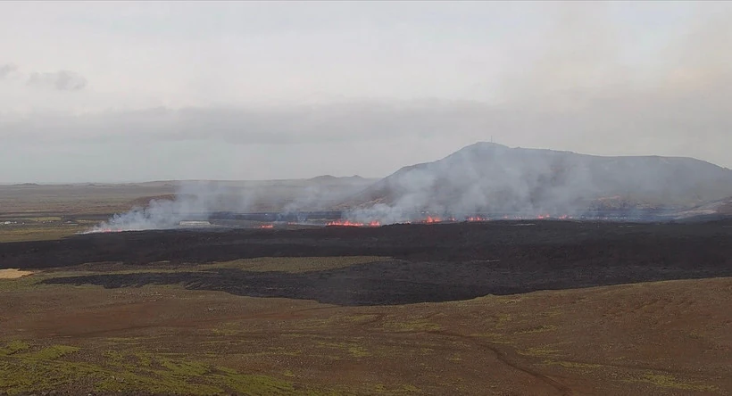 Núi lửa ở gần thủ đô của Iceland phun trào trở lại