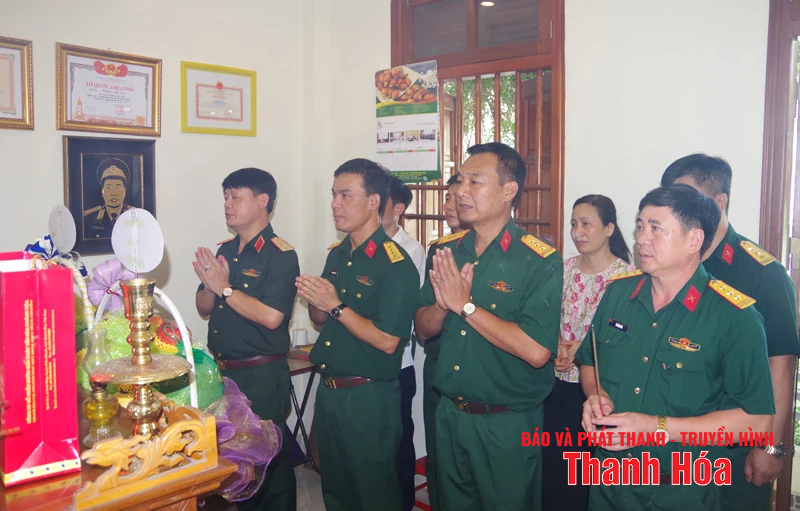 Bộ Tư lệnh Quân khu 4 thăm, tặng quà người có công trên địa bàn tỉnh Thanh Hóa