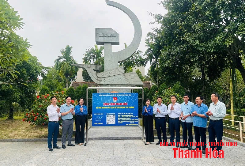 Những “viên gạch hồng” đầu tiên