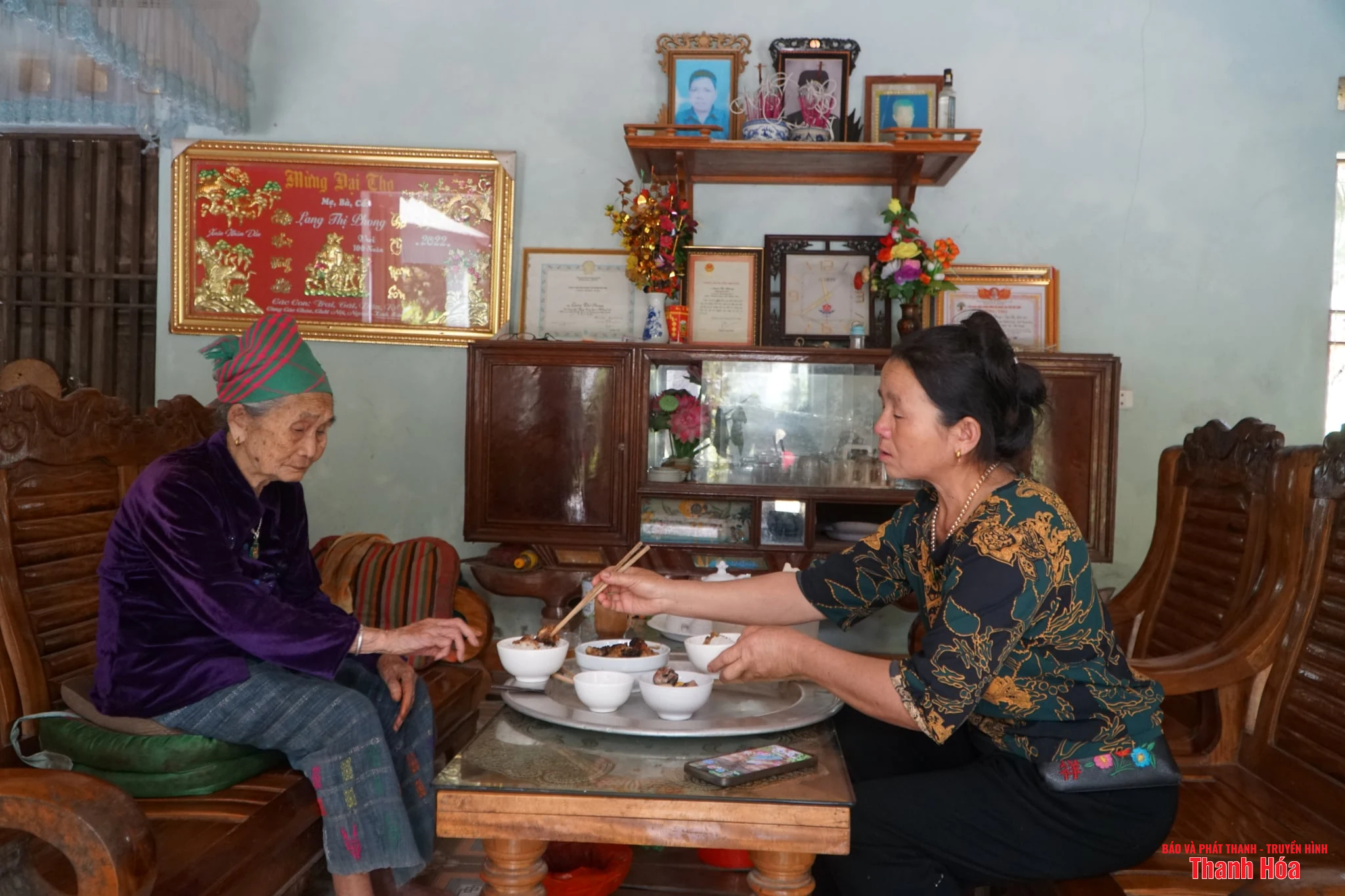 Ký ức của Mẹ (Bài cuối): Hai người phụ nữ - Một miền ký ức - Hai tiếng mẹ con thiêng liêng