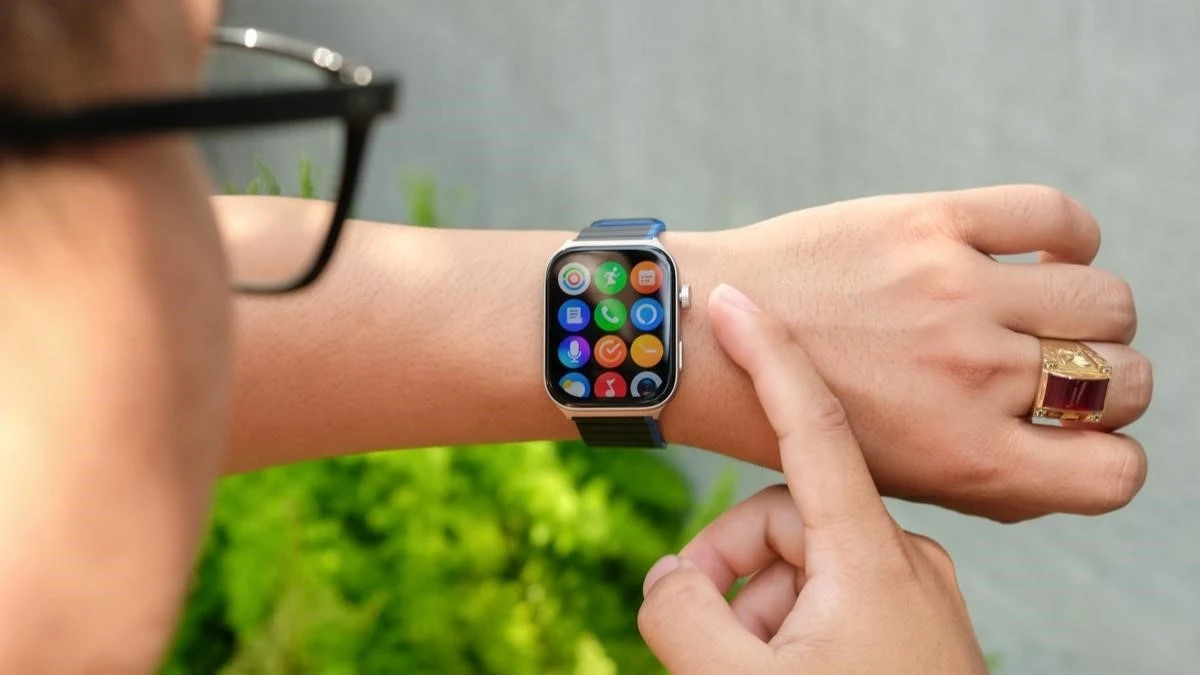 Vòng đeo tay thông minh và đồng hồ thông minh: Lựa chọn nào phù hợp với nhu cầu của bạn?