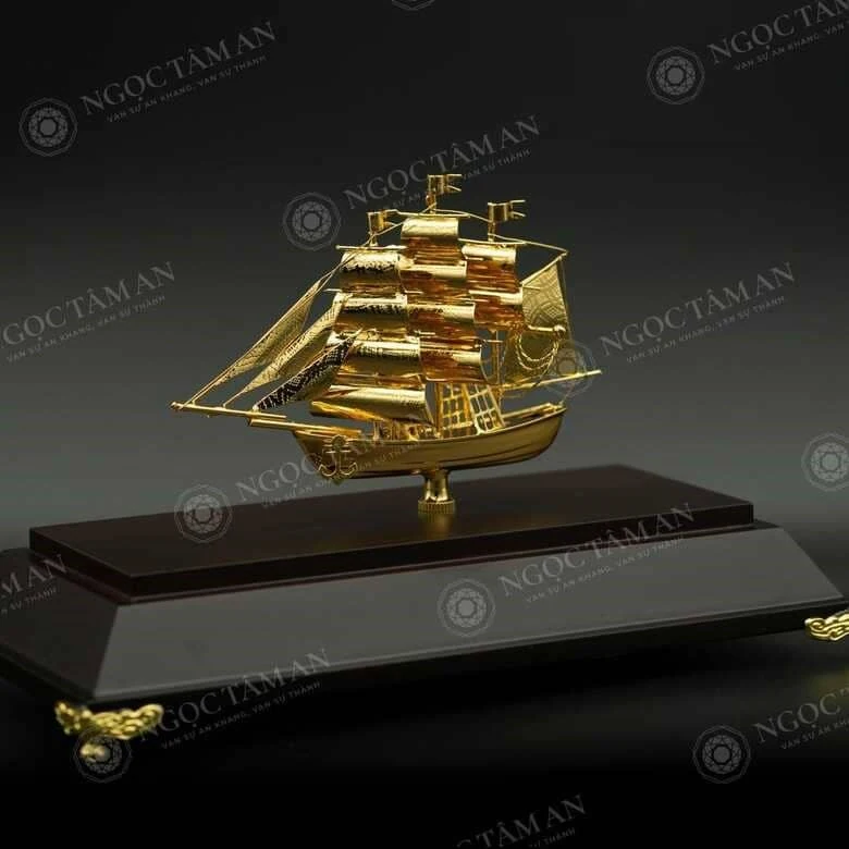 Bày trí mô hình thuyền buồm mạ vàng thế nào cho hợp phong thủy?