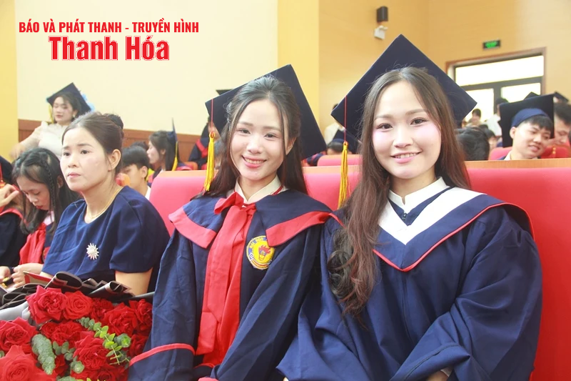 Trường Đại học Hồng Đức trao bằng tốt nghiệp Đại học năm 2025