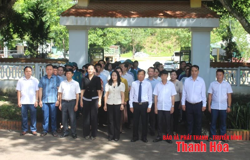 Phó Chủ tịch HĐND tỉnh Nguyễn Quang Hải thăm gia đình chính sách tại các xã Quan Sơn, Trung Hạ