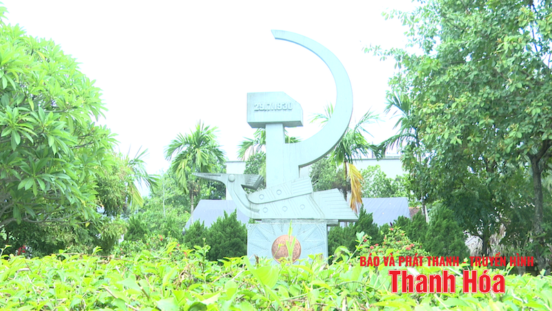 Dâng hương nhân kỷ niệm 95 năm ngày thành lập chi bộ Yên Trường