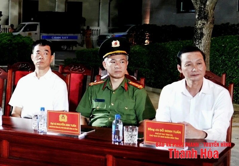 Đồng loạt ra quân thực hiện đợt cao điểm tổng kiểm tra, kiểm soát hành chính ban đêm