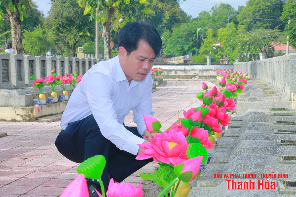 Phó Bí thư Tỉnh ủy, Chủ tịch Ủy ban MTTQ tỉnh Trịnh Tuấn Sinh viếng các nghĩa trang liệt sỹ tỉnh Tây Ninh