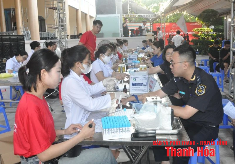Tiếp nhận hơn 2.080 đơn vị máu tại ngày hội “Giọt hồng Xứ Thanh