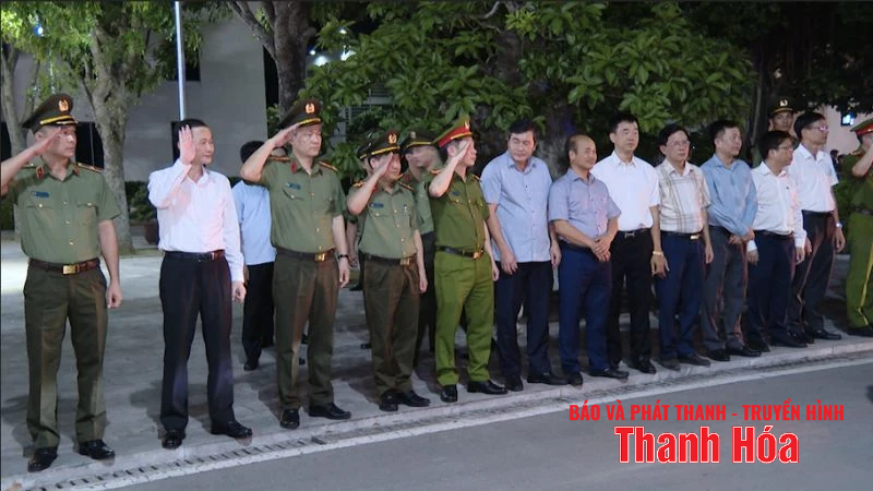 Đồng loạt ra quân thực hiện đợt cao điểm tổng kiểm tra, kiểm soát hành chính ban đêm