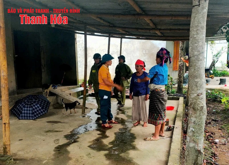 Các cấp Hội LHPN tích cực tham gia khắc phục hậu quả sau mưa bão