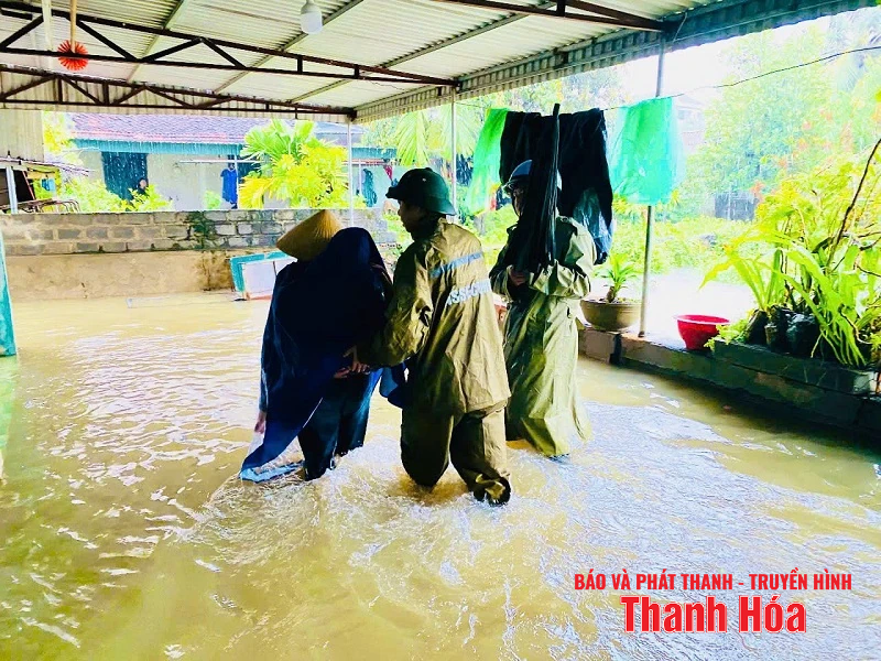 Nhiều hộ dân bị ngập lụt do mưa lũ