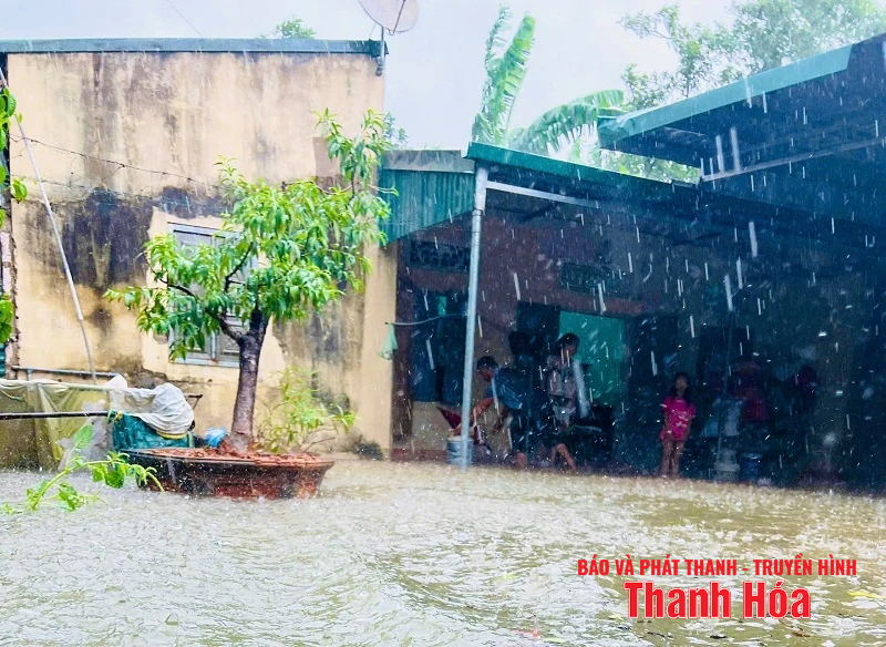 Nhiều hộ dân bị ngập lụt do mưa lũ