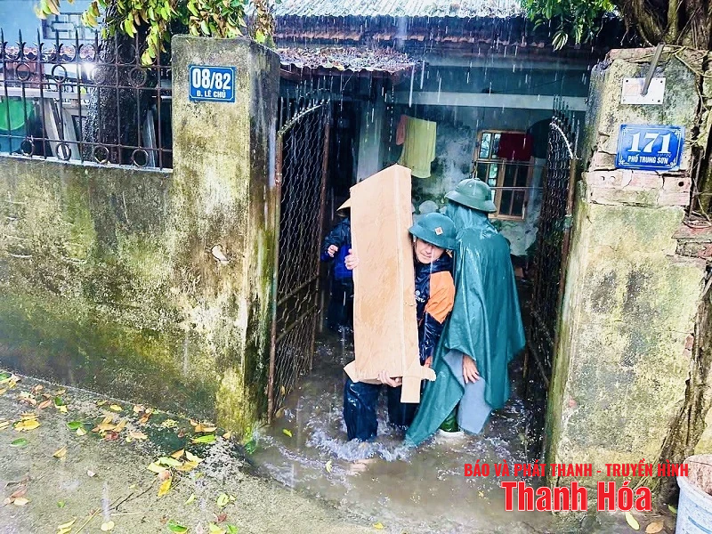 Nhiều hộ dân bị ngập lụt do mưa lũ