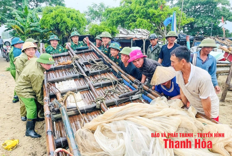 Ngư dân Thanh Hóa khẩn trương đưa tàu thuyền tránh trú bão an toàn