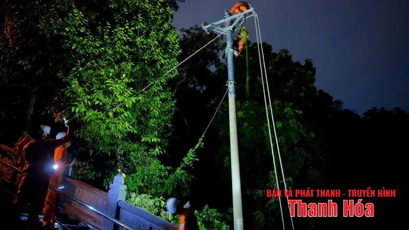 Cơ bản khắc phục xong sự cố điện do dông lốc