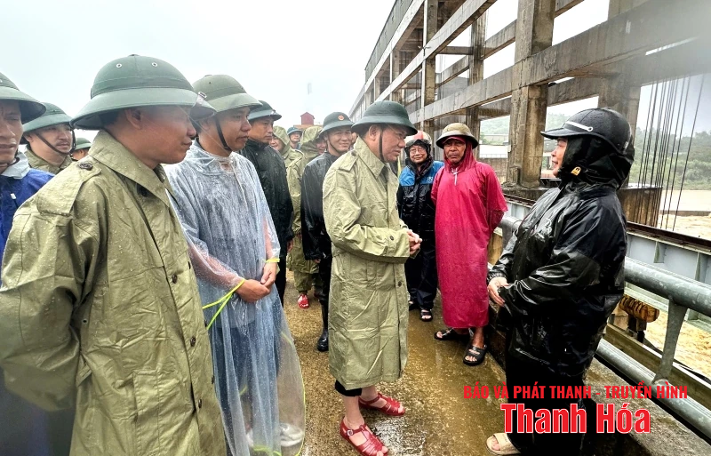 Phó Chủ tịch Thường trực UBND tỉnh Nguyễn Văn Thi kiểm tra, chỉ đạo công tác ứng phó với bão số 3