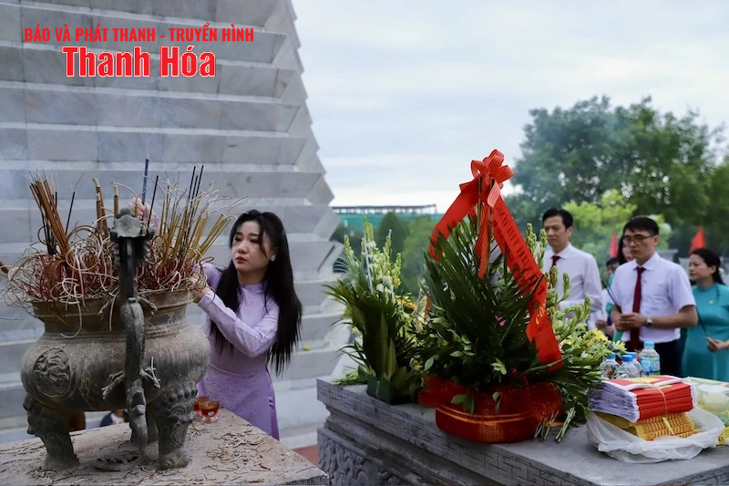 Tổng Công ty cổ phần Hợp Lực dâng hương tri ân các anh hùng liệt sĩ dịp 27/7