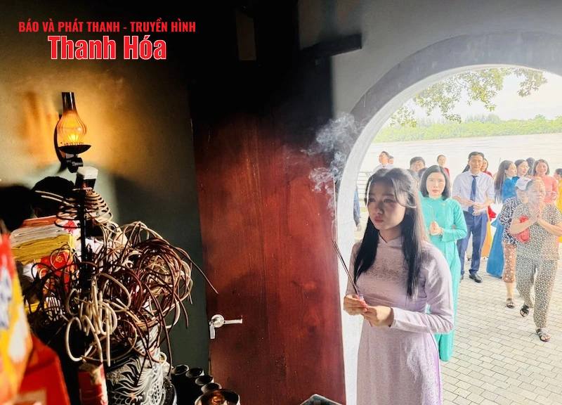 Tổng Công ty cổ phần Hợp Lực dâng hương tri ân các anh hùng liệt sĩ dịp 27/7