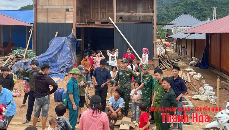 Công an Thanh Hóa gấp rút di dời người dân đến nơi an toàn