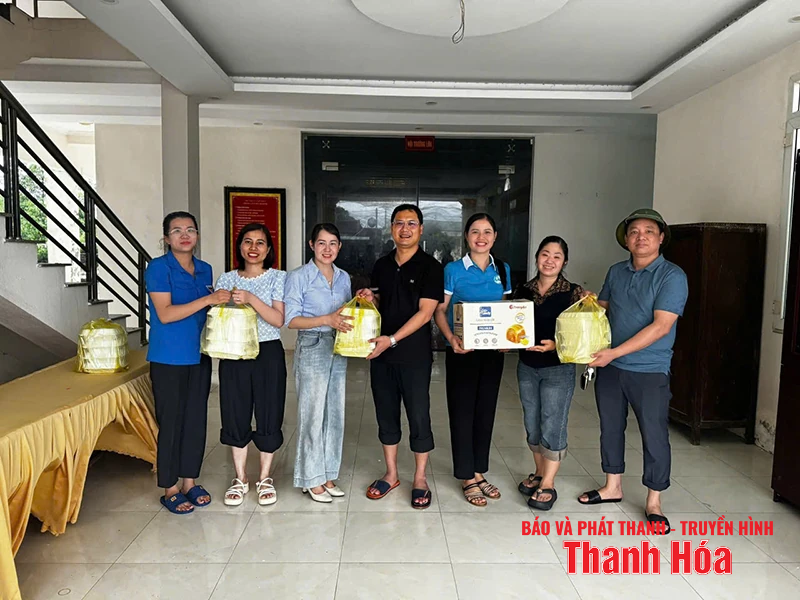 Các cấp Hội LHPN tích cực tham gia khắc phục hậu quả sau mưa bão