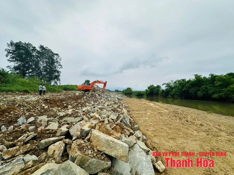 Nhanh chóng khắc phục sự cố sạt lở bờ hữu sông Âm