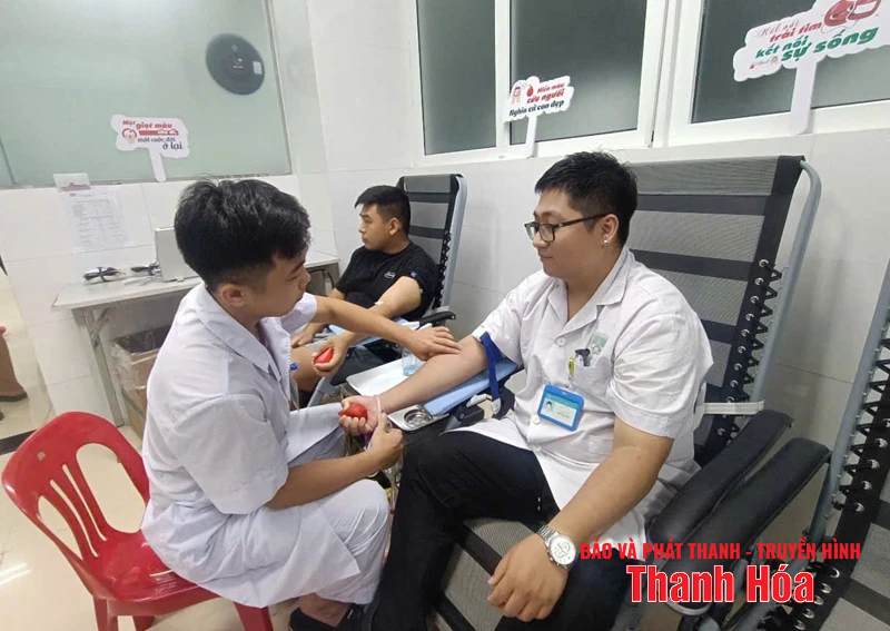 Thầm lặng trao yêu thương