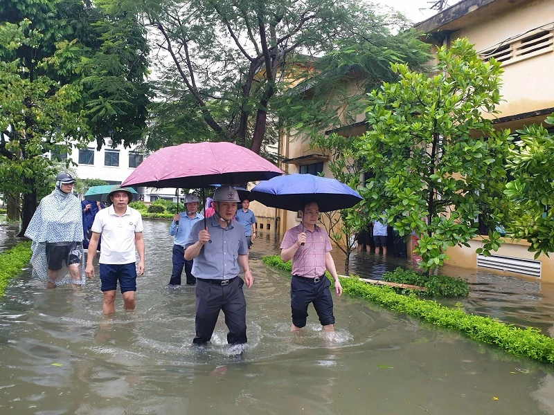 Hình ảnh đẹp của cán bộ, nhân viên ngành điện Thanh Hóa nhìn từ công tác ứng phó với cơn bão số 3