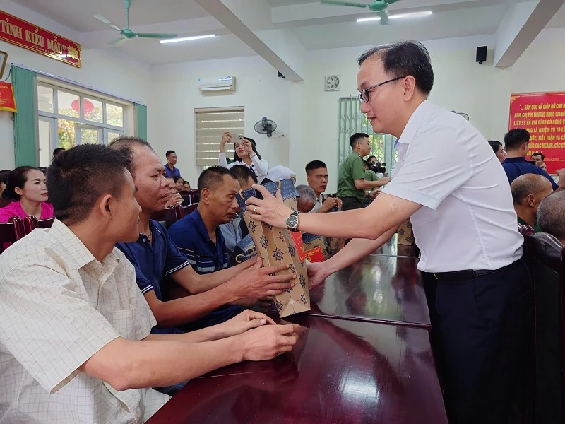 MobiFone tỉnh Thanh Hóa tri ân người có công nhân dịp 27/7