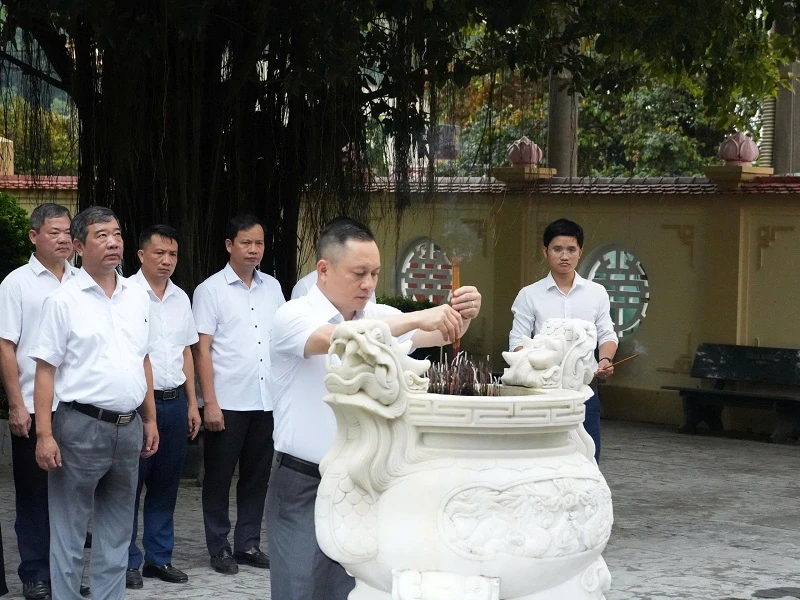 Công ty Điện lực Thanh Hóa dâng hương tưởng nhớ các Anh hùng liệt sĩ