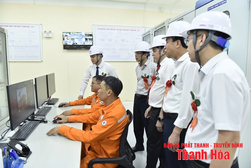 Gắn biển công trình chào mừng Đại hội đại biểu Đảng bộ Tập đoàn Điện lực Việt Nam