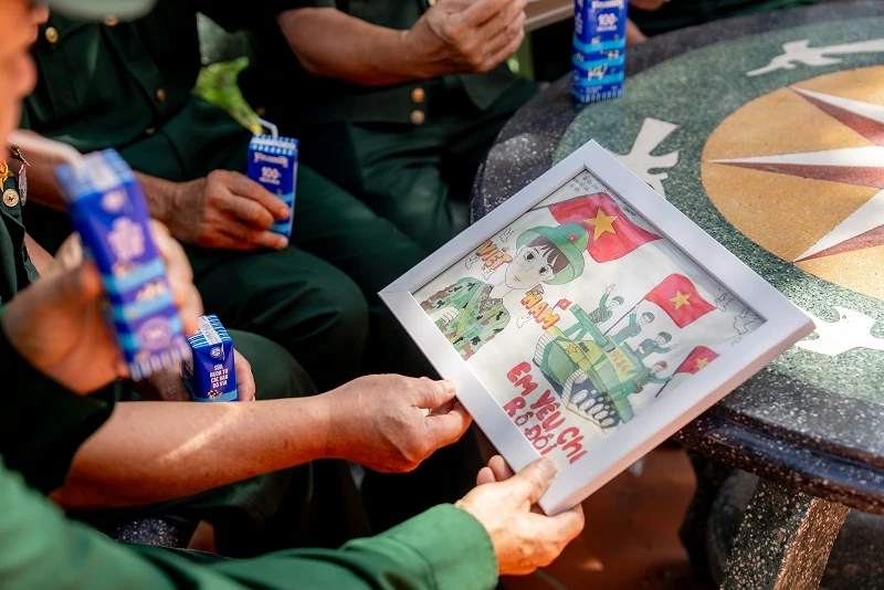 Vinamilk “Viết tiếp câu chuyện hòa bình” bằng tranh và hành động