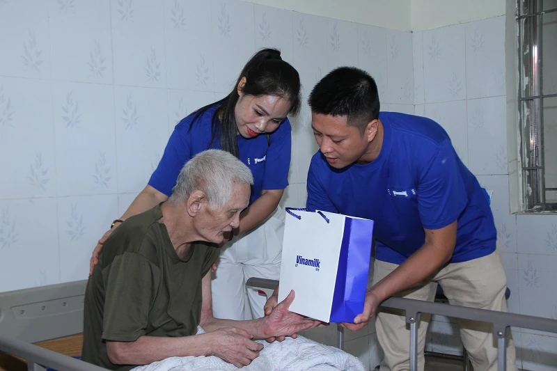 Vinamilk “Viết tiếp câu chuyện hòa bình” bằng tranh và hành động