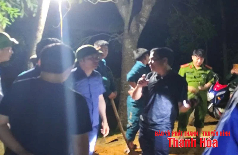 Tiếp tục theo dõi diễn biến, đảm bảo an toàn tuyến đê tả sông Hoàng